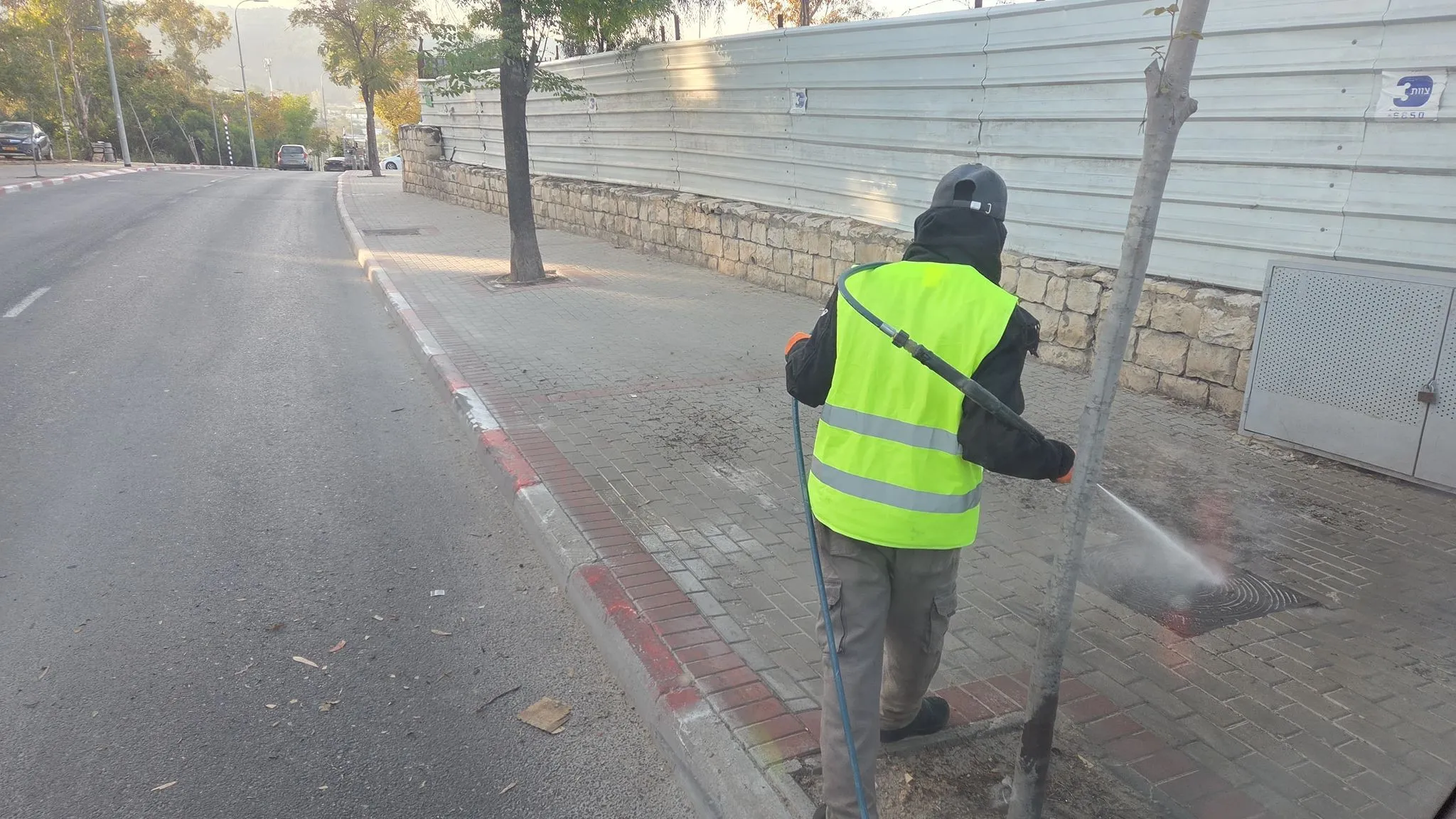 שטיפה בגרניק של מדרכות
