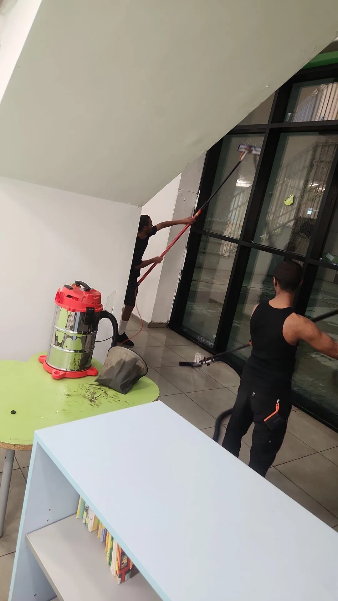 ניקיון פנים מוסד חינוכי בגובה