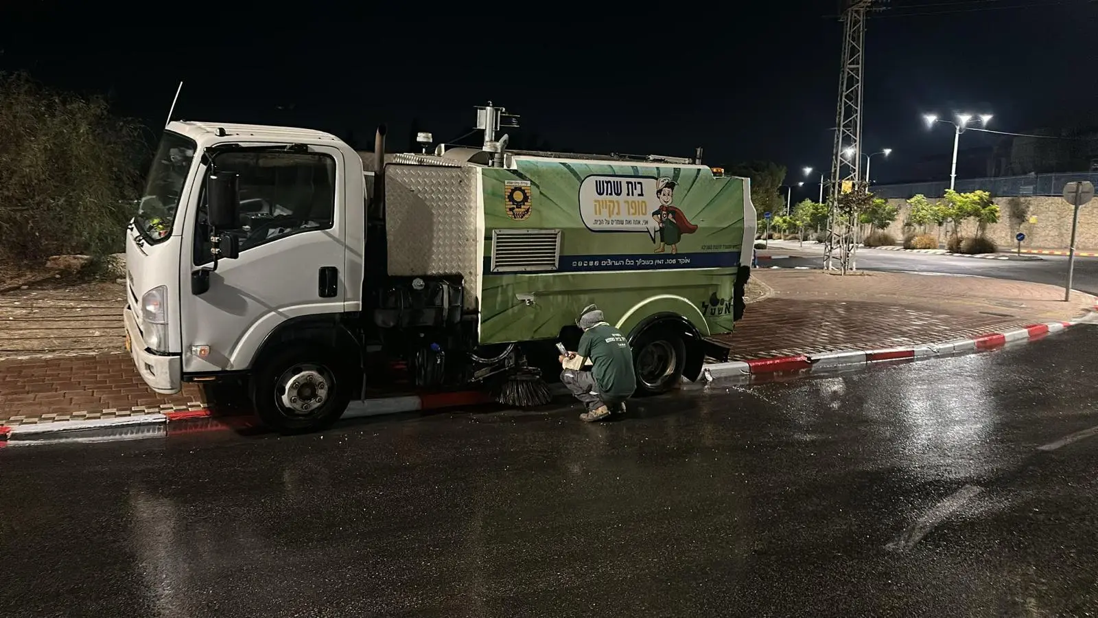 רכב טיאוט לילה